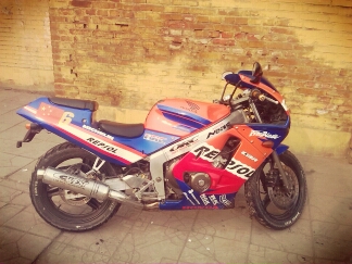 ���۱���cbr250