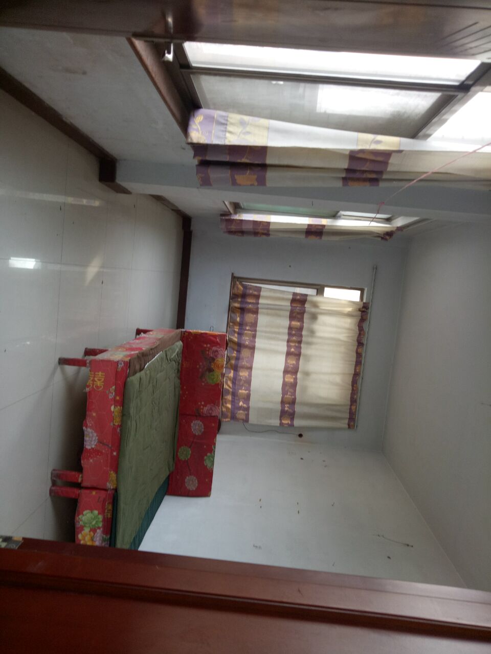 �����͸����е������