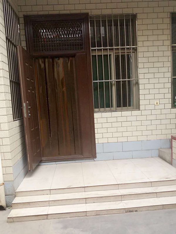 ������ͷ �׺׹�Сѧ���� 2��¥����