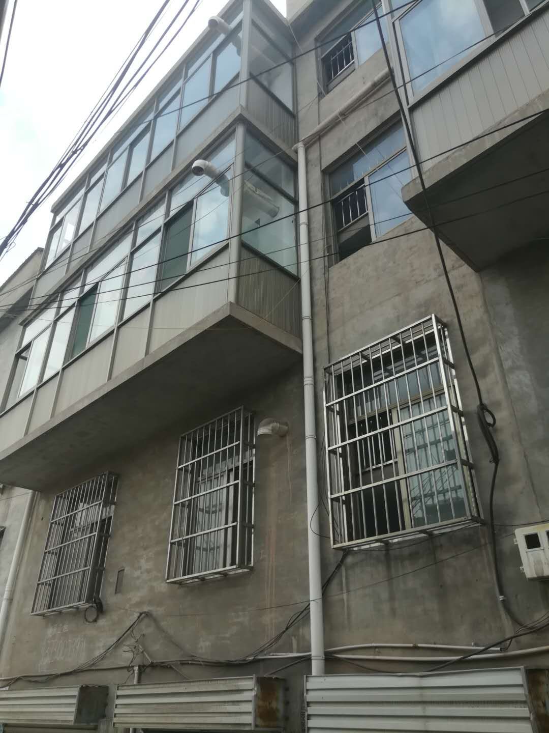 ˫����һ���׸��˵�Ԫ¥����