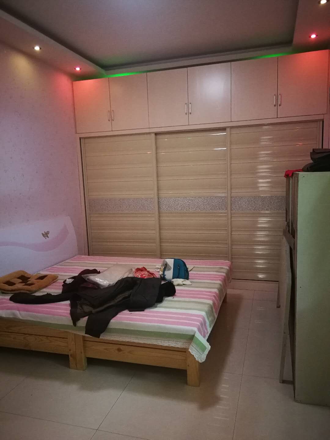 ��¥Сѧ�Թ���װ�µ�Ԫ¥����