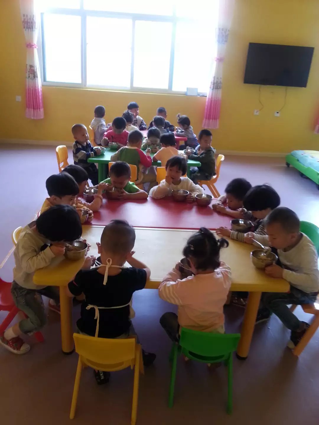 �������׶�԰��Ƹ��ʦ