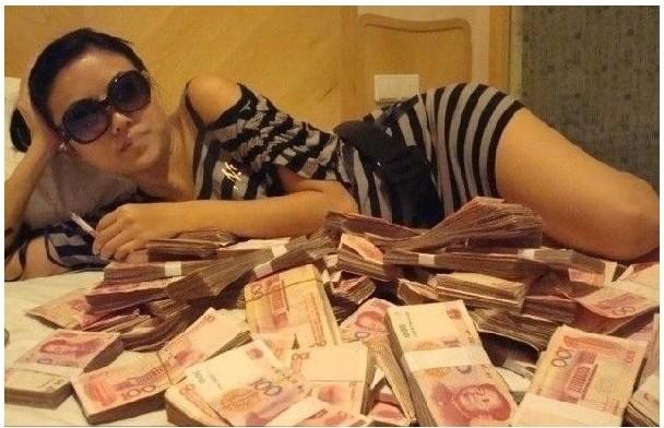 ���ڵ����ҹ�����Ůʿ����վ�ˣ�����3�����ϣ�