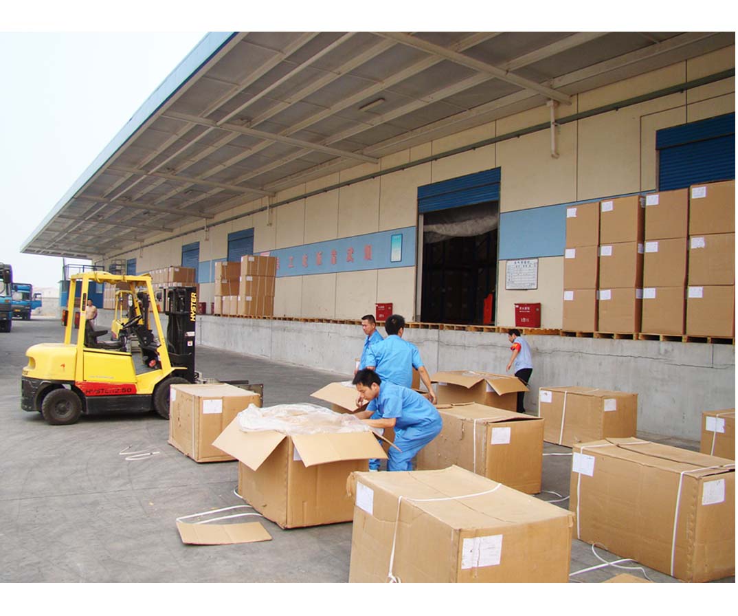 �䰲ר��С��˾������װж����һ��˫��