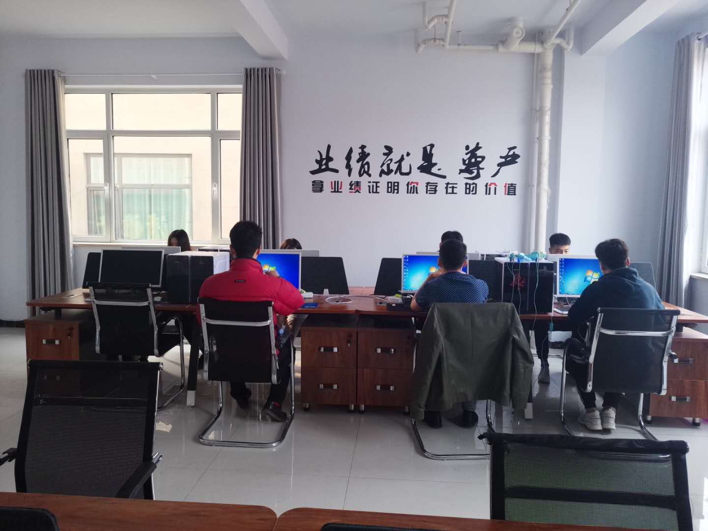 ��Ƹ�������������ƹ���Ա