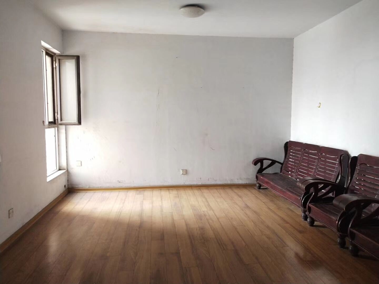 �����Ƿ��ݳ���