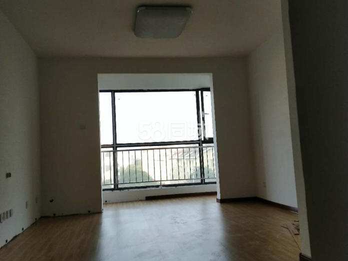 ����Сѧѧ���������ݷ�����װ�״γ��⡣�ɾ�ס�����칫�ң���ͨ���㣬ͣ�����㡣�����·����⣬�ǳ����ţ�����