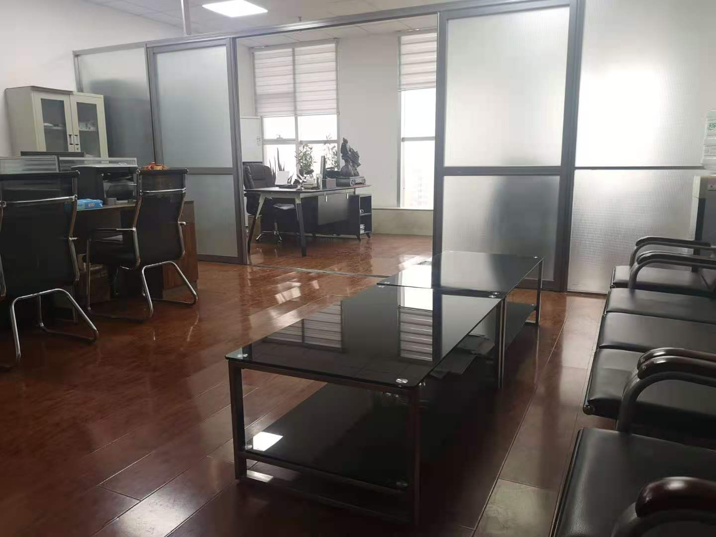 ���ڴ�������д��¥�칫��ת��