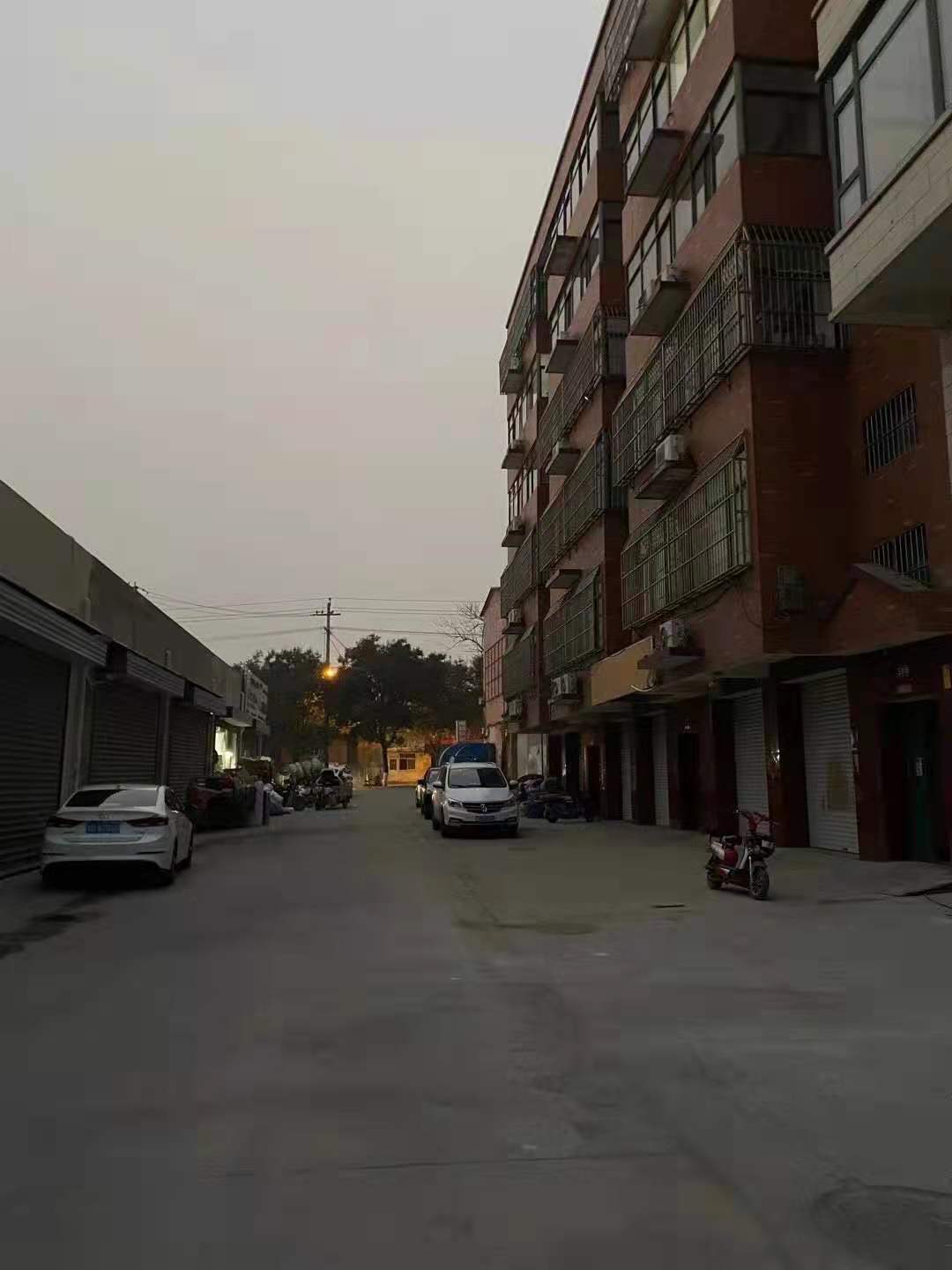 ���ݳ���180ƽ�ף������칫��