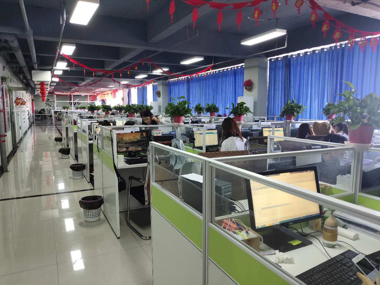 ��Ƹ���Ե绰�ͷ�